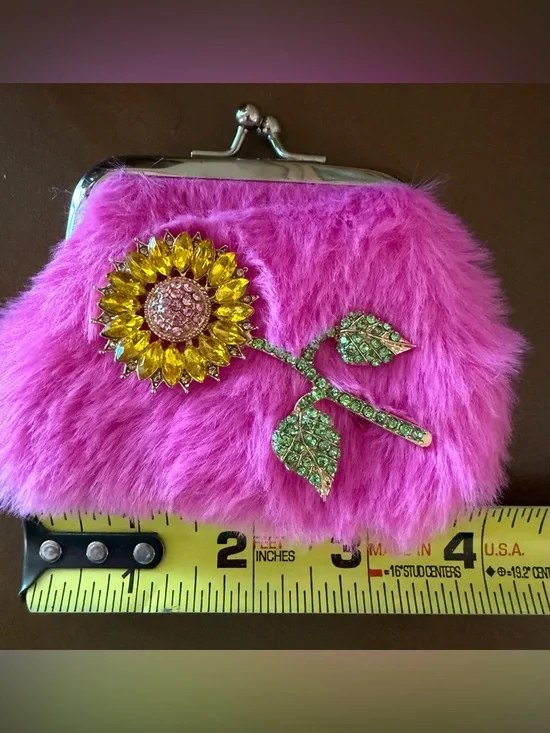 Pink Faux-Fur Kiss Lock with Pretty Sunflower Brooch- NWOT - Picture 4 of 5